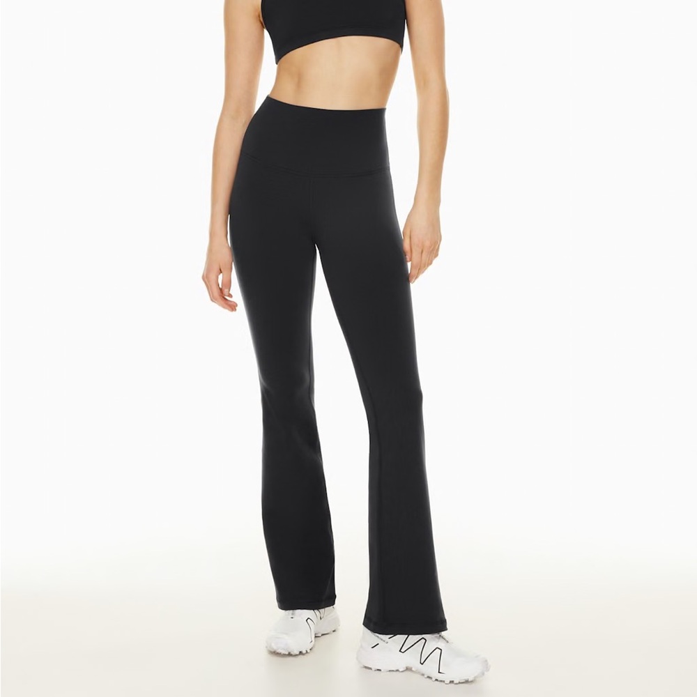 TNA LIFE BLACK Cheeky Flare Leggings